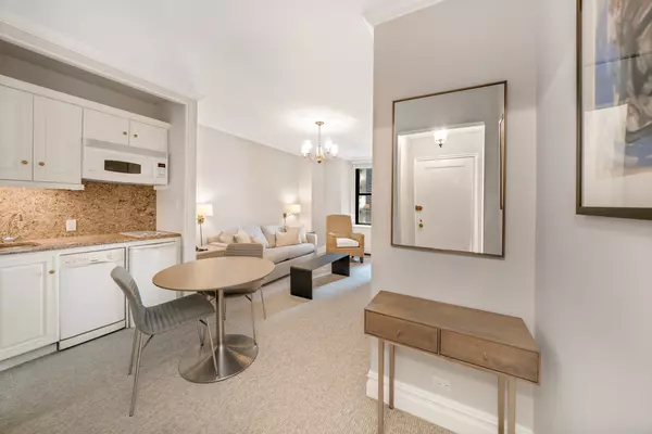 Manhattan, NY 10022,465 PARK Avenue #412