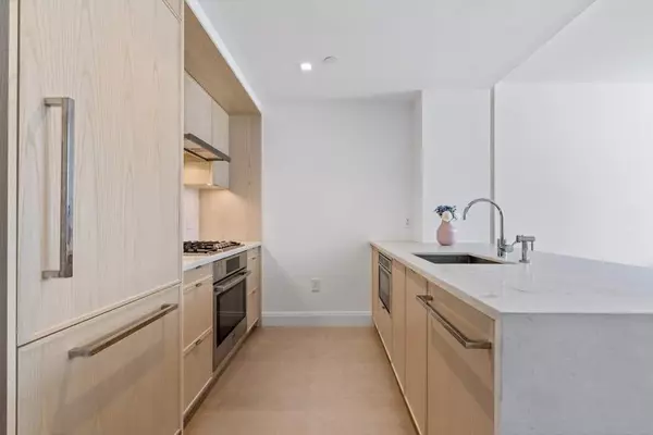 Queens, NY 11101,37-14 34th Street #S3E