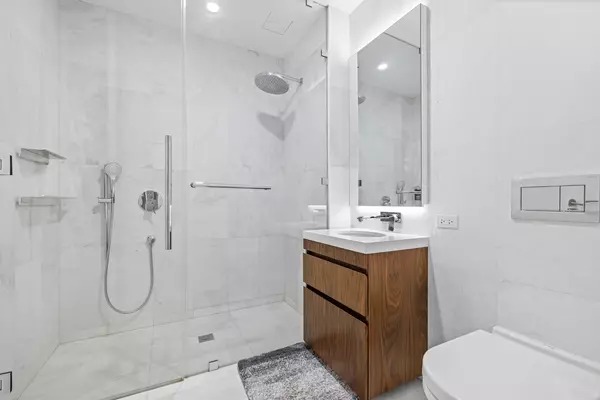 Manhattan, NY 10022,244 E 52ND Street #2A