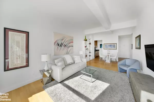 Manhattan, NY 10006,88 GREENWICH Street #2704