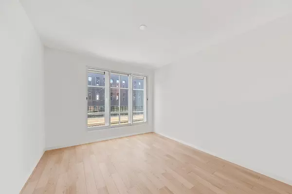 Queens, NY 11101,37-26 32nd Street #N-4G