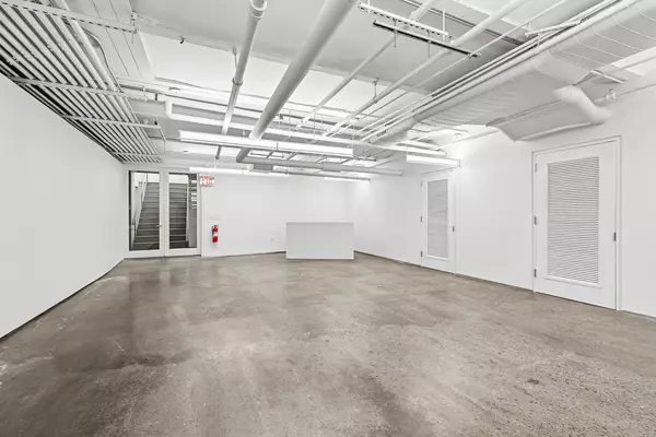 Manhattan, NY 10012,393 W BROADWAY #COMMERCIAL