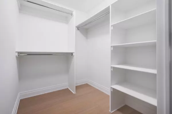 Manhattan, NY 10005,70 Pine Street #702