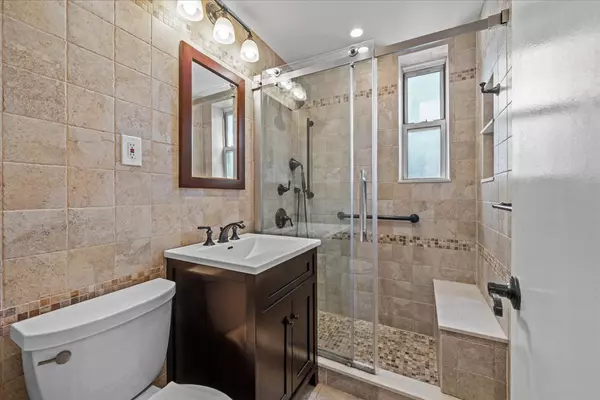 Brooklyn, NY 11218,221 MCDONALD Avenue #6R