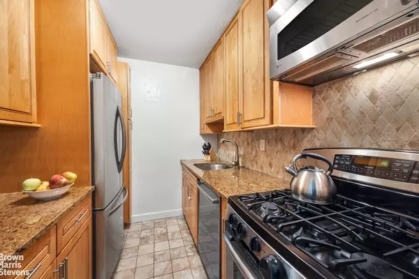 Manhattan, NY 10075,222 E 80TH Street #6F