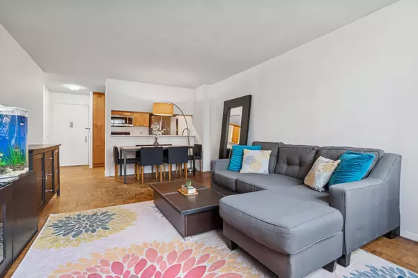 Manhattan, NY 10280,2 S End Avenue #8-F