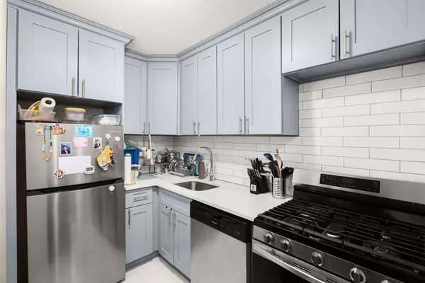 Manhattan, NY 10017,333 E 45TH Street #9E