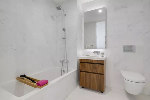 Manhattan, NY 10022,244 E 52ND Street #4C