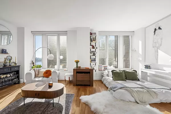 Manhattan, NY 10004,15 WILLIAM Street #18D