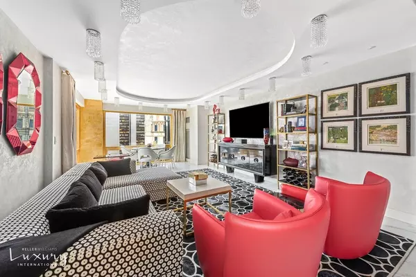 Manhattan, NY 10022,721 Fifth Avenue #32H