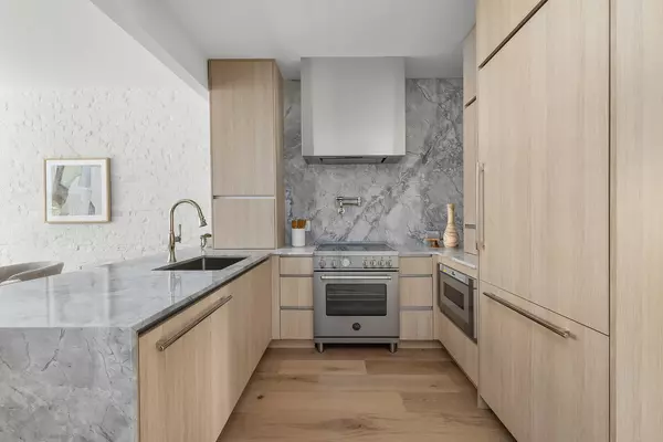 Brooklyn, NY 11217,665 DE GRAW Street #2