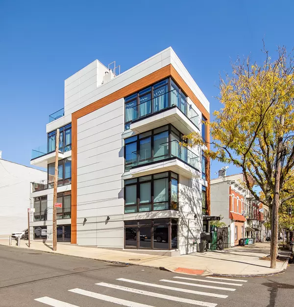 Queens, NY 11105,20-48 Steinway Street #1-B