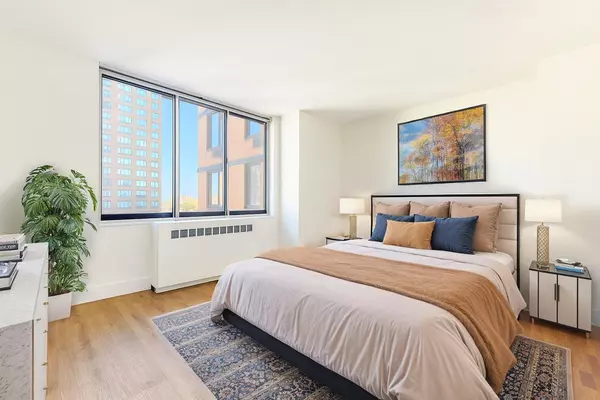 Manhattan, NY 10128,1735 York Avenue #12H
