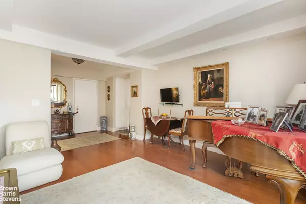 Manhattan, NY 10021,750 PARK Avenue #12B