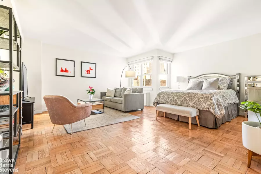 101 W 12TH Street #8Z, Manhattan, NY 10011