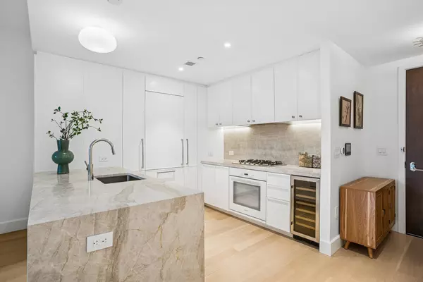 Manhattan, NY 10023,212 W 72ND Street #8A