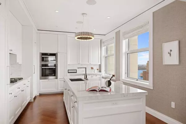 Manhattan, NY 10007,2 Park Place #35A