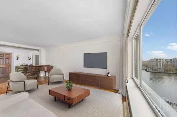 Manhattan, NY 10028,45 E End Avenue #10F