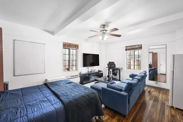 Manhattan, NY 10017,45 TUDOR CITY Place #1505