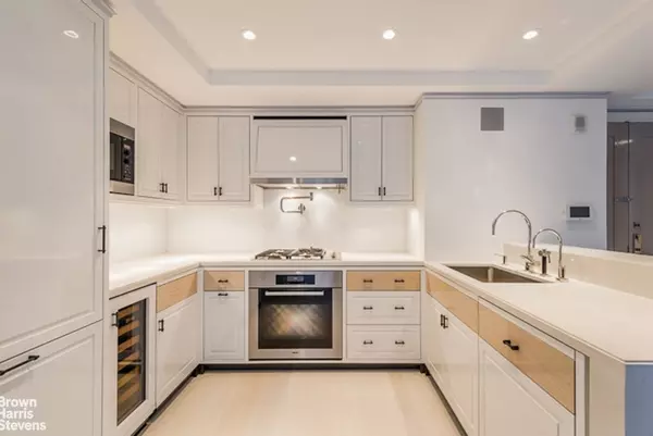 Manhattan, NY 10065,21 E 61ST Street #5F