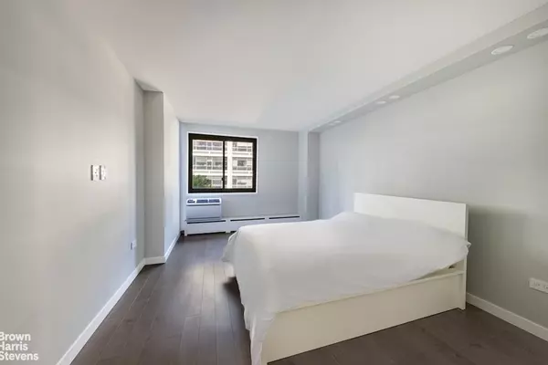 Manhattan, NY 10038,333 PEARL Street #6H