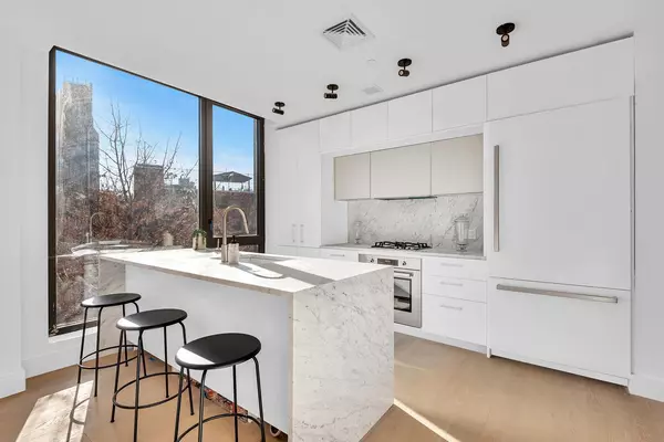 Brooklyn, NY 11238,450 GRAND Avenue #2D