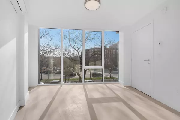 Brooklyn, NY 11230,733 OCEAN Parkway #3A