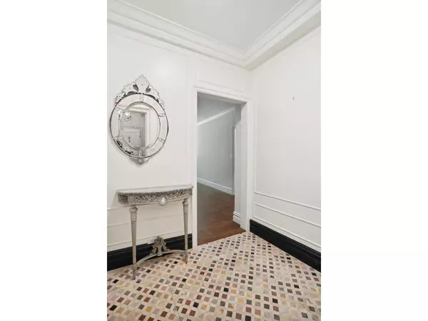 Manhattan, NY 10075,170 E 79TH Street #MAISONETTE