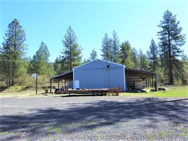 32316 N Hardesty Rd, Chattaroy, WA 99003