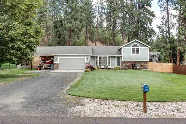 106 E Forest Ct, Nine Mile Falls, WA 99026-9310