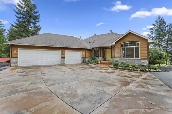 23815 E Winter Pine Ln, Newman Lake, WA 99025