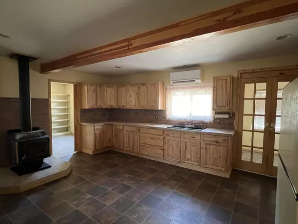 Lamont, WA 99017,512 Garfield St