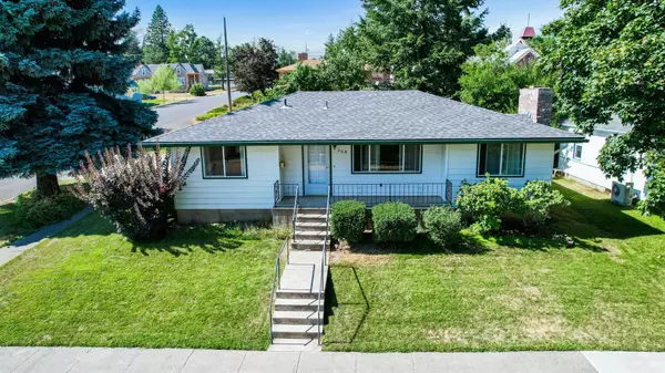 204 3RD St, Cheney, WA 99004