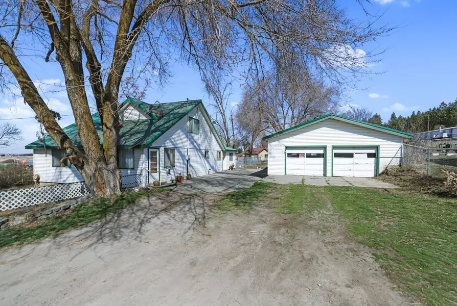 12920 W 1ST St, Four Lakes, WA 99004