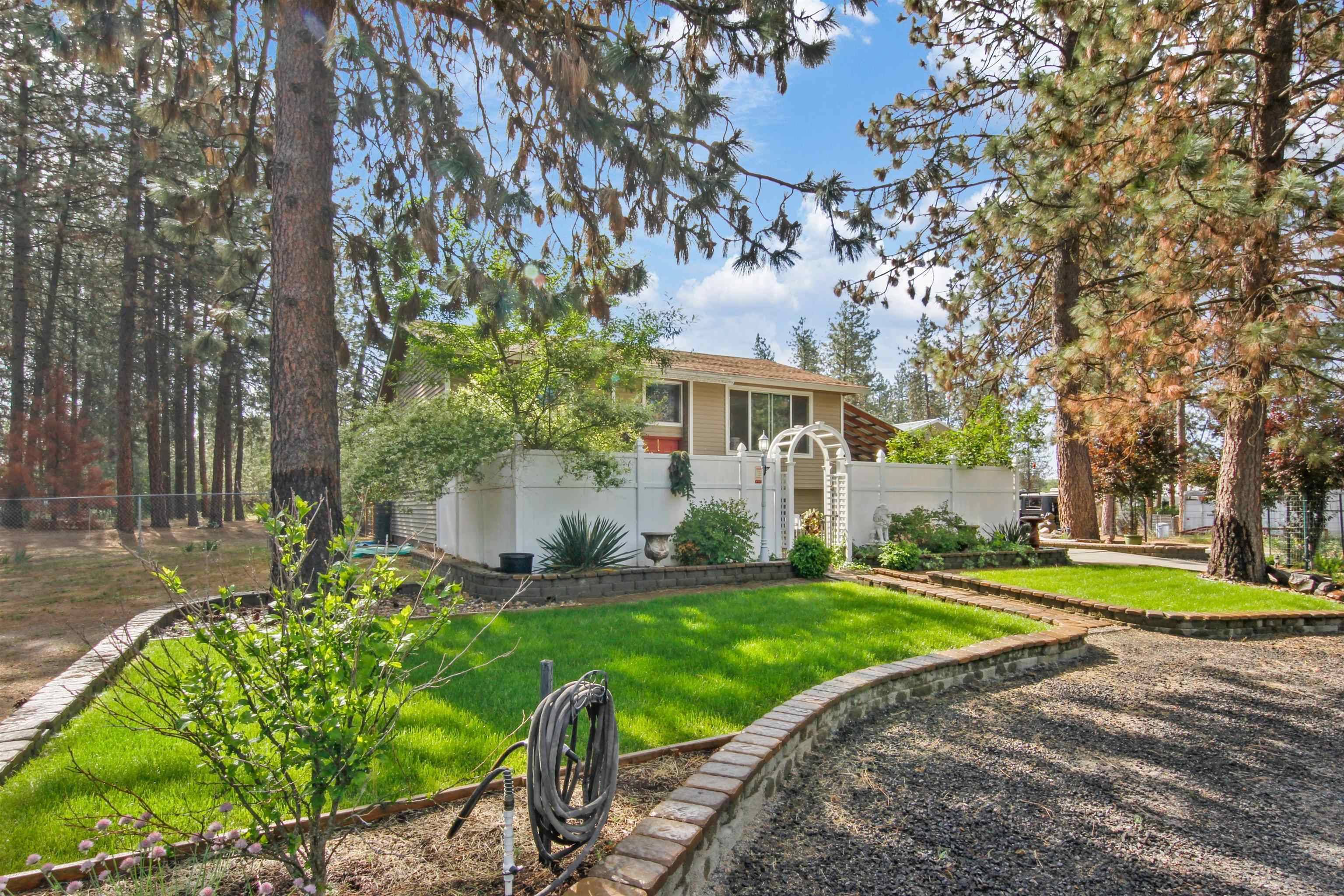 16424 N Sagewood Rd, Nine Mile Falls, WA 99026