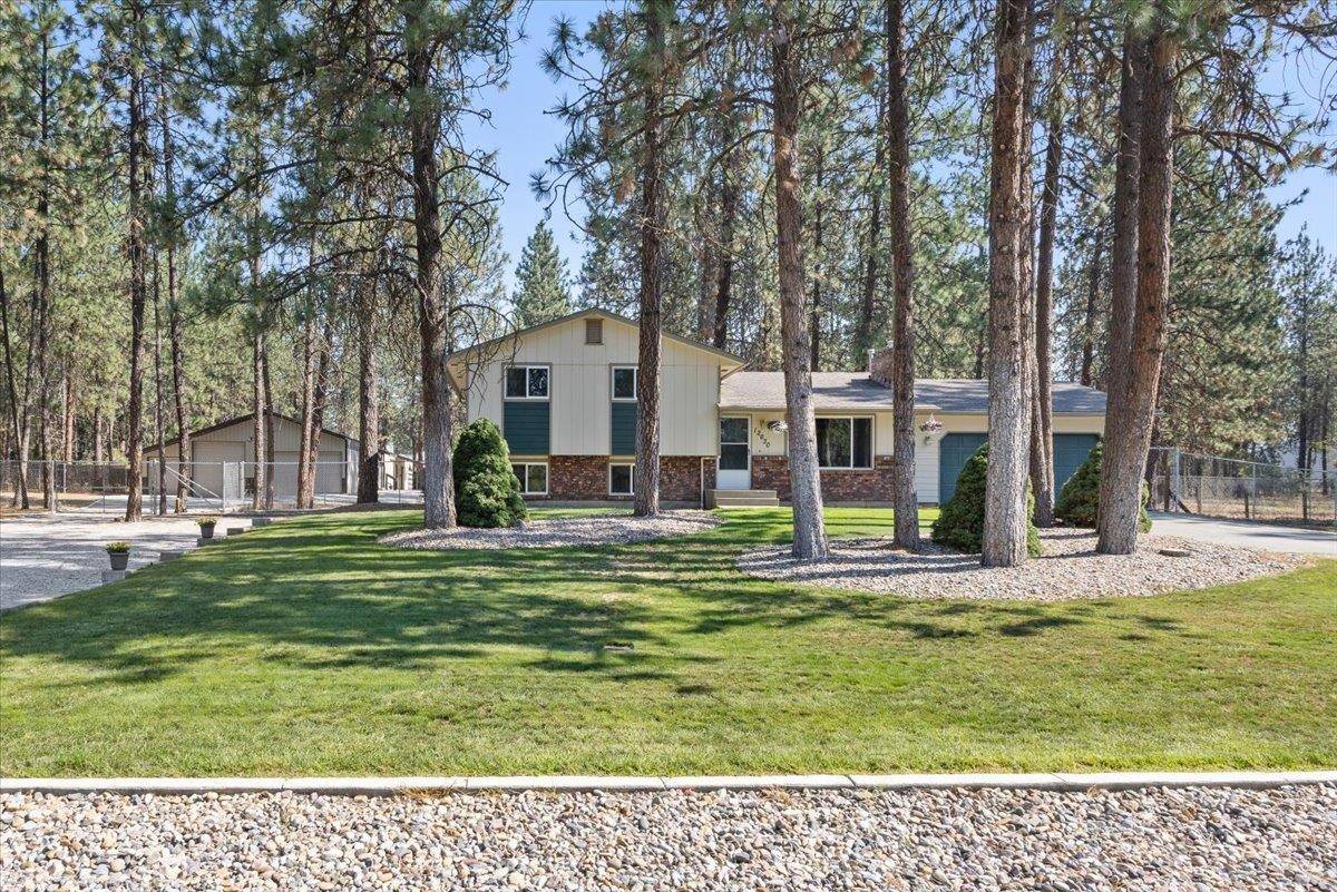 12630 W Sunnyvale Dr, Nine Mile Falls, WA 99026