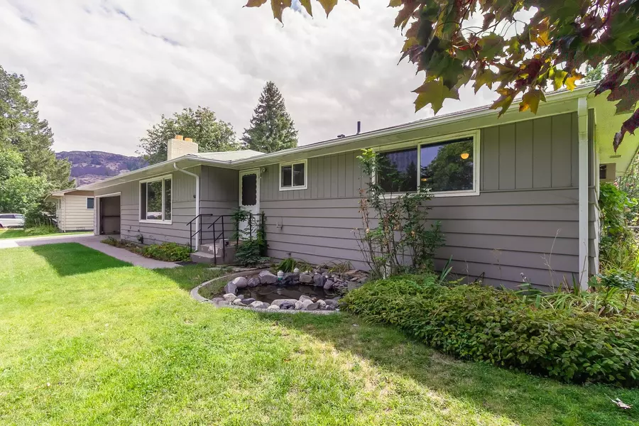 40 Pearl Ave, Electric City, WA 99123