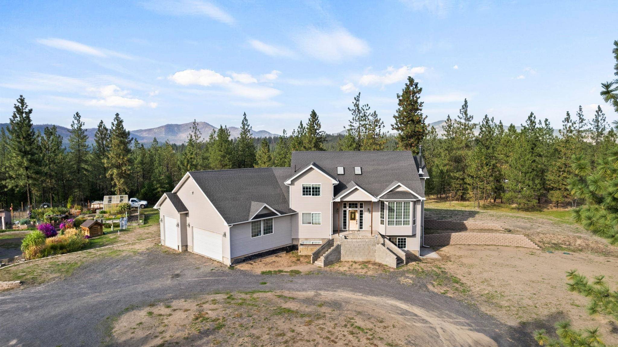 20727 N Calhoun Ln, Nine Mile Falls, WA 99026