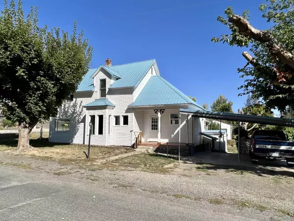 304 E Emma St, Rockford, WA 99030