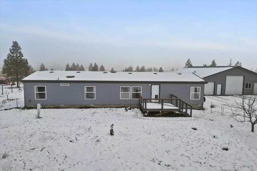 13818 N Dover Rd, Nine Mile Falls, WA 99026