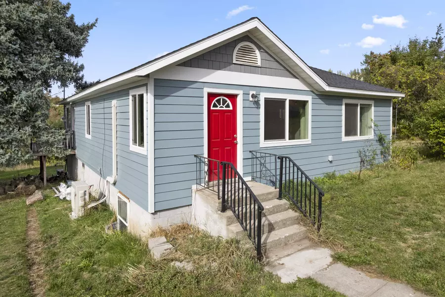 637 N Broadway St, Tekoa, WA 99033