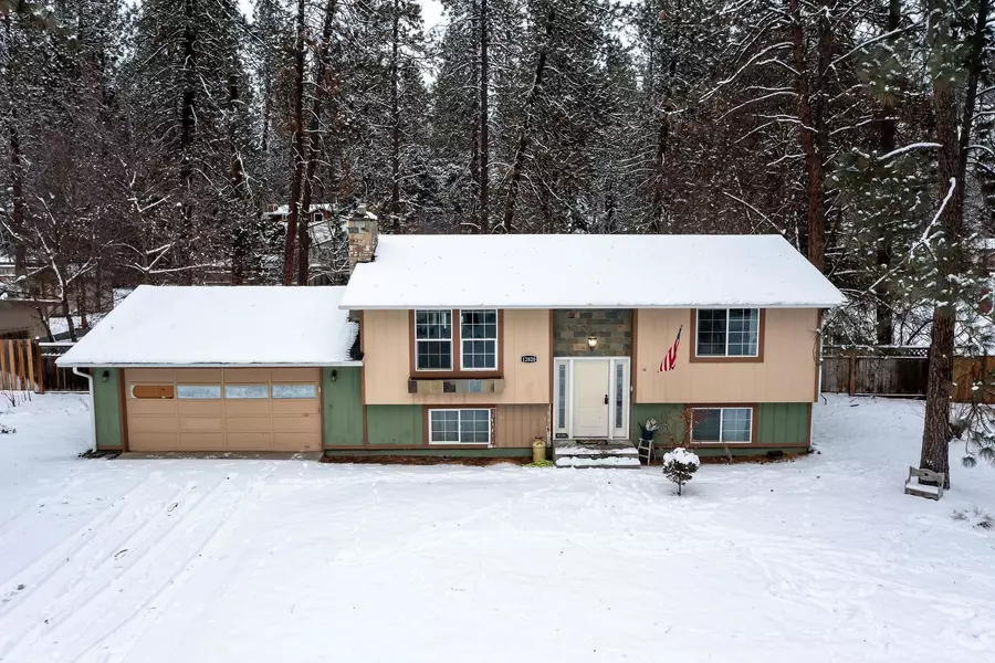 12820 W Shore Rd, Nine Mile Falls, WA 99026