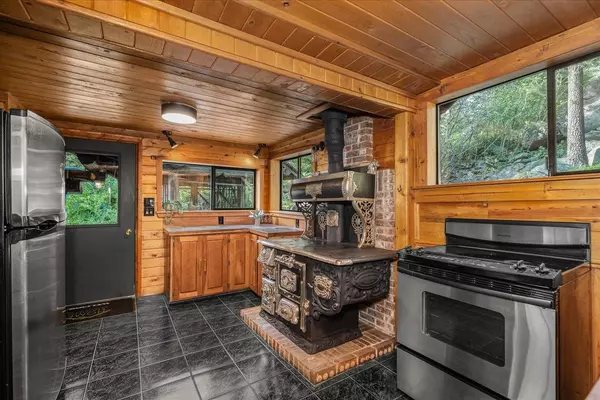 662 Scotia Rd Newport, WA 99156