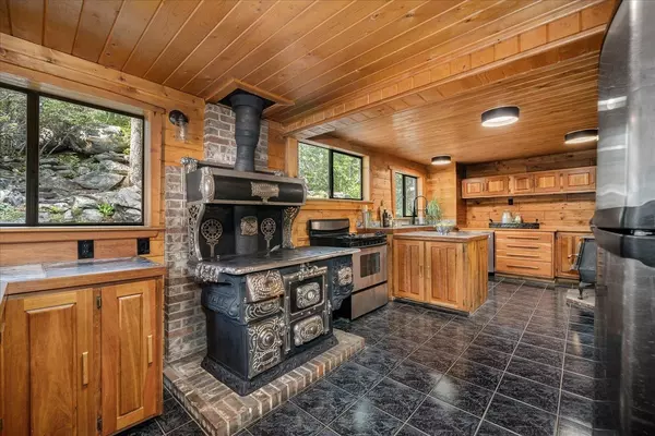 662 Scotia Rd Newport, WA 99156