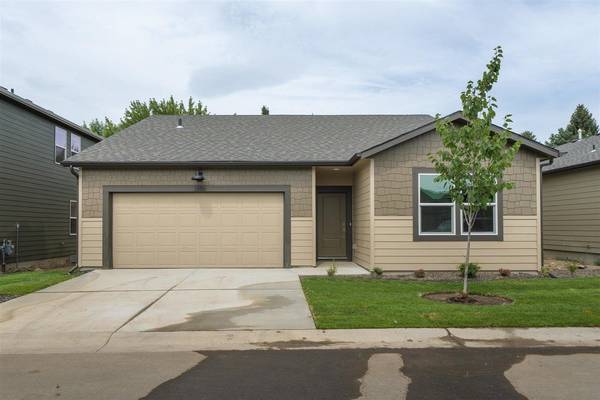 521 E L St, Deer Park, WA 99006