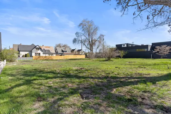 Spokane, WA 99208,614 N Oak St