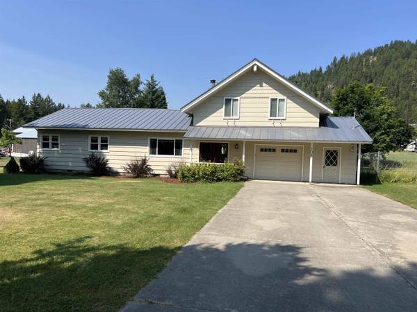 108 S 8th St, Ione, WA 99139