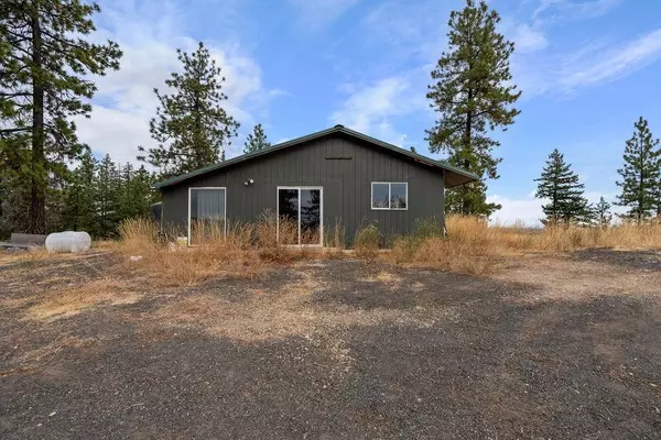 8605 W Cross Cut Rd, Deer Park, WA 99006