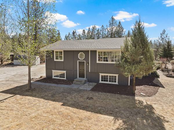 10943 W Sagewood Ct, Nine Mile Falls, WA 99026