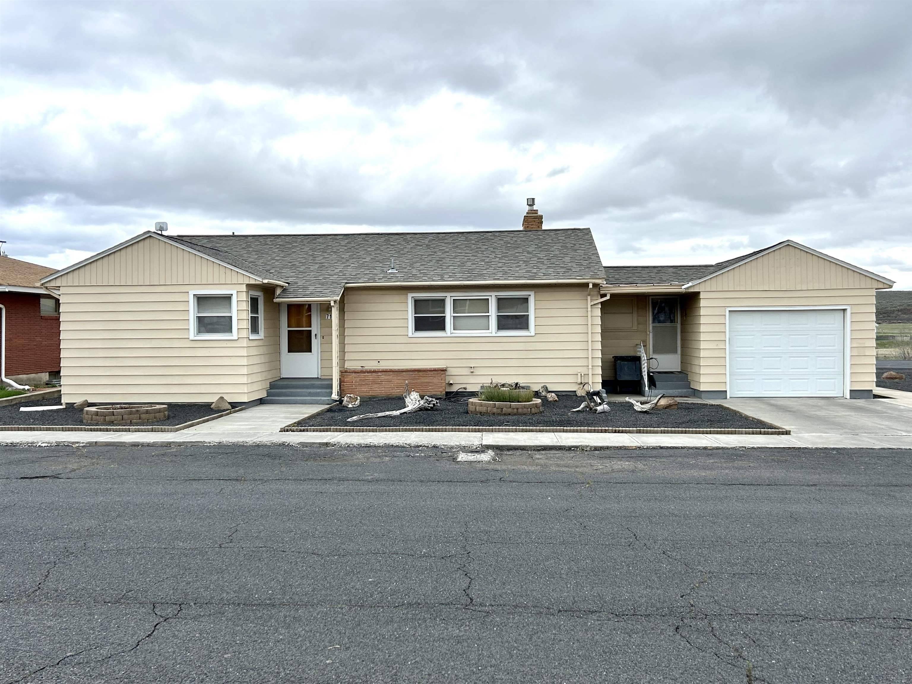 717 E 2nd Ave, Odessa, WA 99159